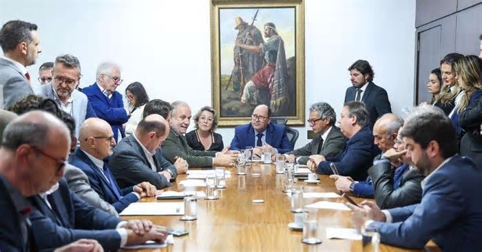 Acordo garante votação de reajuste de 8% do mínimo no RS no dia 3