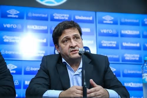 Dirigente protesta após nova polêmica com arbitragem: 'A banca só paga contra o Grêmio'