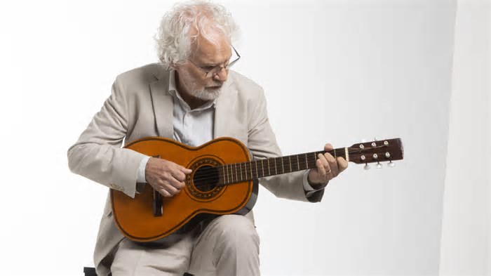 Renato Teixeira celebra 80 anos com show em Fortaleza