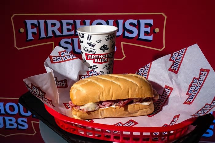 Com pastrami, presunto com mel e brisket no menu, Firehouse Subs projeta 5 lojas em SP em 2025