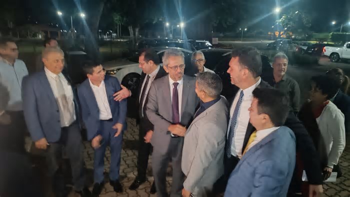 Fofocas e bastidores do jantar de prefeitos e deputados cearenses