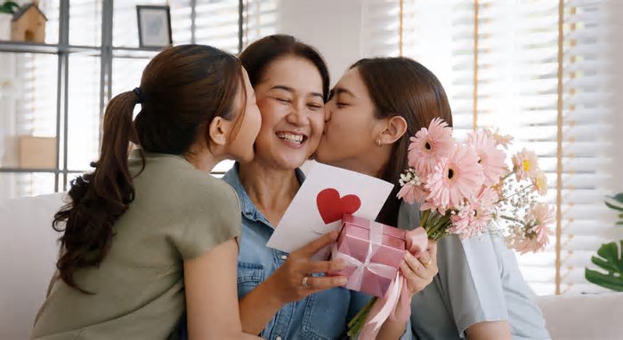 Festa della mamma 2025, idee regalo per l'8 maggio: benessere, tecnologia e moda