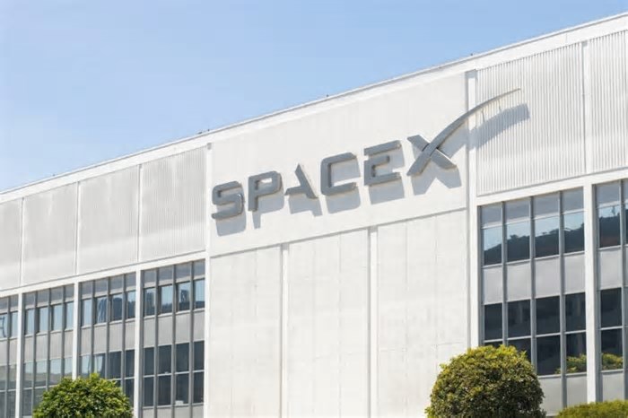 4Elon Musk's SpaceX Gets Major Boost As FAA Clears Starship...