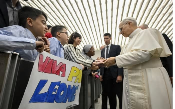 Leão XIV dará 'abobo de conclave' de 500 euros a 5 mil funcionários da Santa Sé