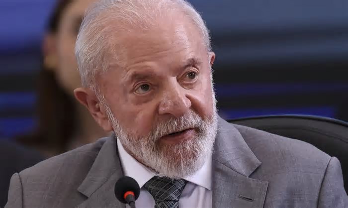 Lula faz evento em porto de SC sem governador nem prefeito do PL e com discurso de Wesley Batista
