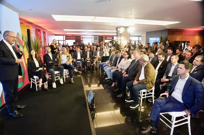 Fábrica inundada no RS é reinaugura com a presença de Alckmin