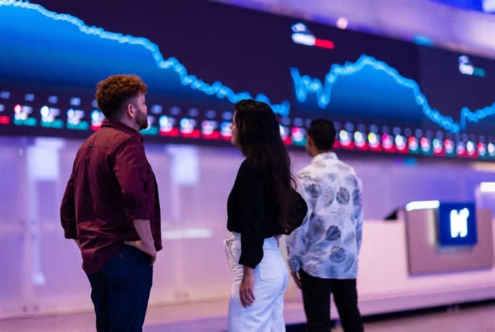 Bolsa brasileira bate recorde, mas… toma surra da inflação e do dólar