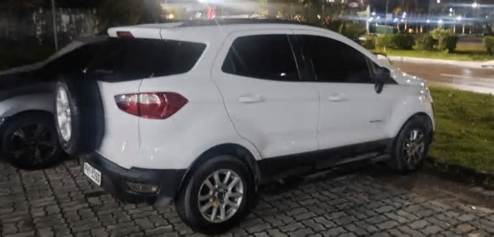 Mulheres são mantidas sob ameaça dentro de carro em Manaus; dupla é presa