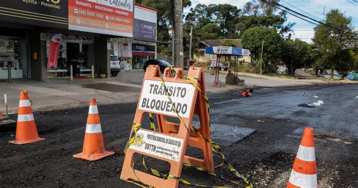 Comerciantes sofrem prejuízos com etapa de obra que dura cerca de quatro meses em Caxias do Sul