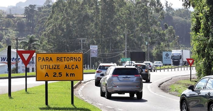 Mudança em retorno da RS-122 aumenta trajeto para motoristas que acessam rodovia pela RS-452