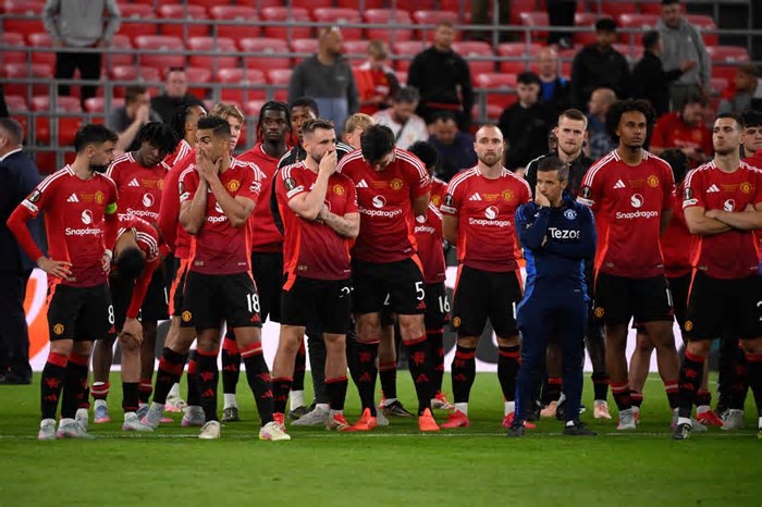 United coloca todos os jogadores à venda após derrota na final da Liga Europa