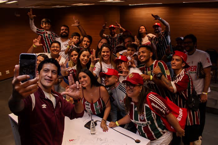 Sócios do do Fluminense resgatam experiência e encontram Germán Cano no Maracanã