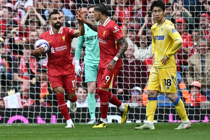 Premier League: Liverpool levanta a taça; City, Chelsea e Newcastle se classificam à Champions