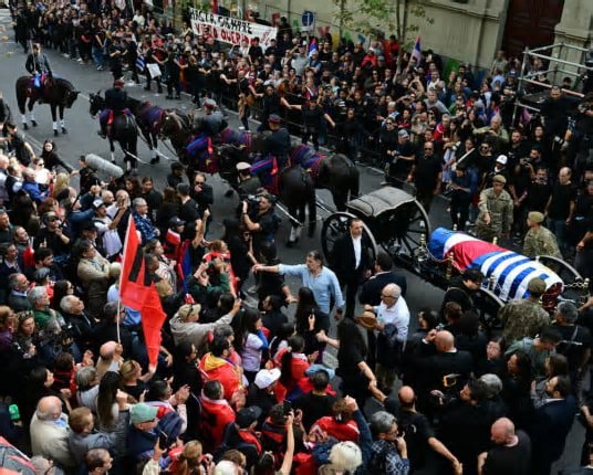 JC Te Lembra: Missão do RS nos EUA, morte de Mujica e volta do voo a Buenos Aires