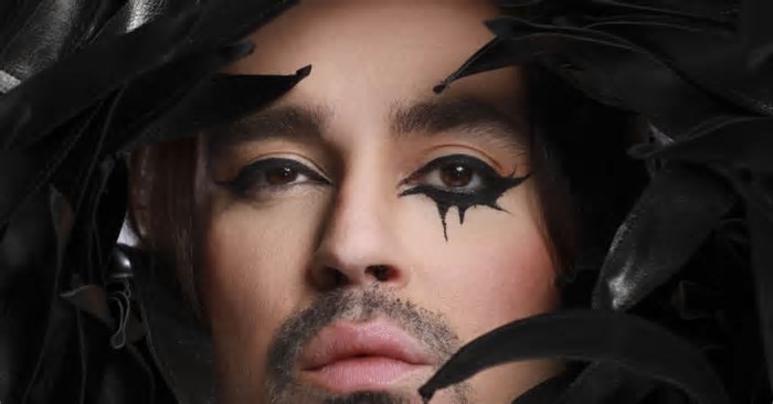 Mostra Tum Tum apresenta Johnny Hooker em Caxias do Sul