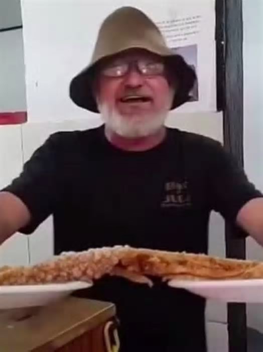 Bar de Belo Horizonte viraliza nas redes com 'maior torresmo do Brasil'