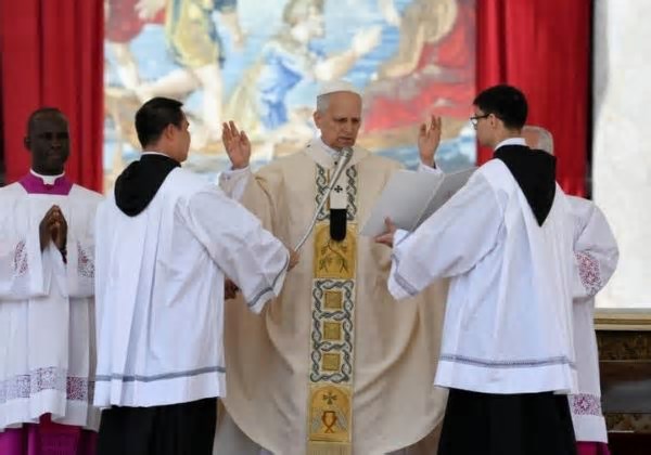 Papa Leão XIV pede unidade à Igreja durante missa inaugural