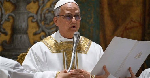 As vestes do papa Francisco que o papa Leão XIV recauchutou