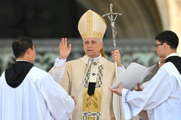 Em missa inaugural, papa Leão 14 destaca o amor e a caridade: