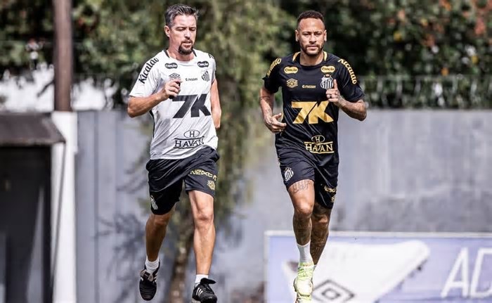 Santos inicia treino com foco no clássico contra o Corinthians pelo Brasileirão Betano 2025