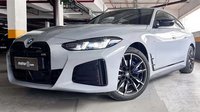 Avaliação BMW i4 M50 2025: seu elétrico não precisa ser chato ou chinês