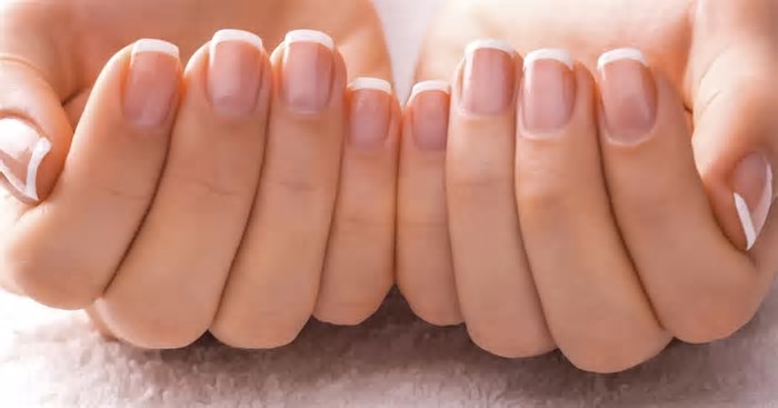 Segredinho das manicures: Alongamento caseiro com 4 ingredientes deixa unhas enormes e inquebráveis