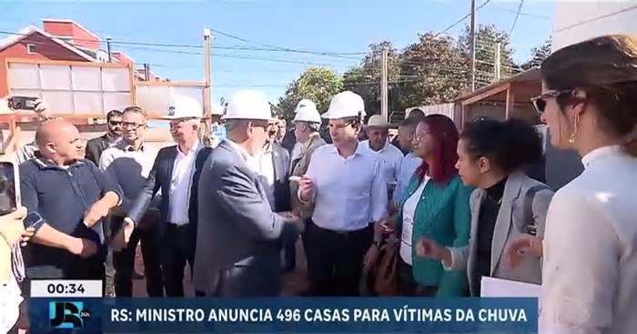 Ministro das Cidades anuncia a construção de quase 500 casas para vítimas das enchentes do RS