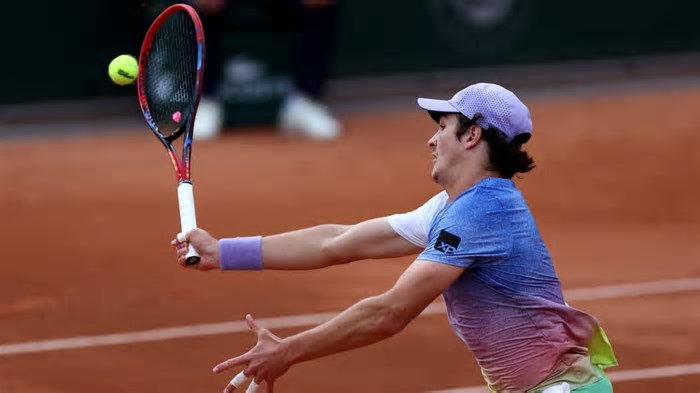 João Fonseca vence 1° partida no Roland Garros 2025; confira a galeria de fotos do dia de competições