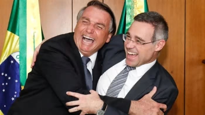 STF: Investigação contra Bolsonaro por desvio de recursos públicos fica a cargo do ministro André Mendonça