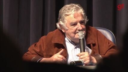 Passagem de Mujica por SC teve aplausos e comoção: 'a vida é linda se dedicada a uma causa de progresso humano'