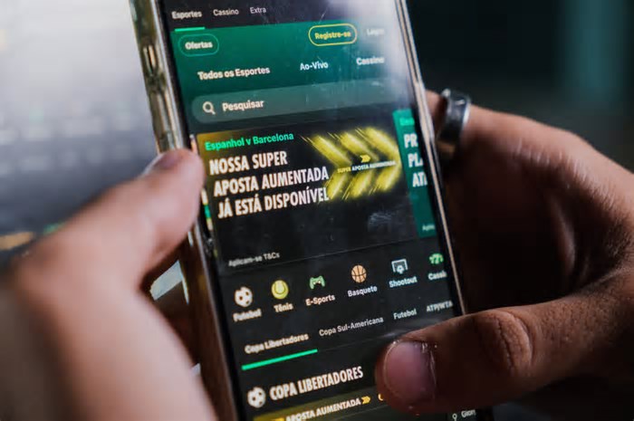 Fortaleza pode proibir publicidade de bets em muros, outdoors e eventos