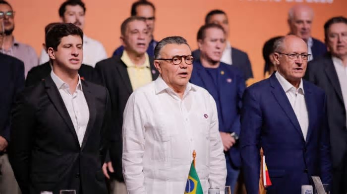 Prestes a deixar comando do PSB, Siqueira reforça apoio a Lula em 2026