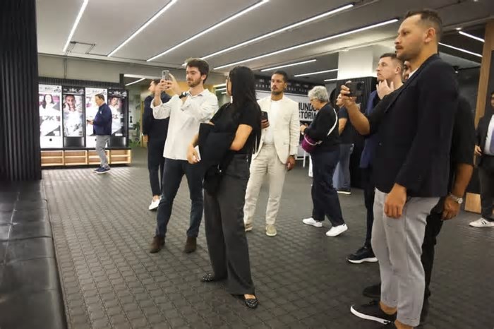 Santos recebe comitiva da Fifa em visita técnica à Vila Belmiro