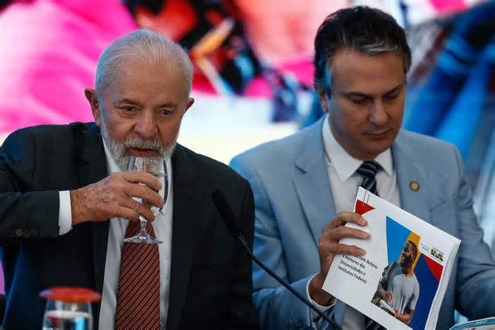 Academia Brasileira de Ciências diz que governo Lula está desmontando universidades
