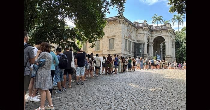 Excesso de turistas atrapalha a mais importante escola de arte do Rio