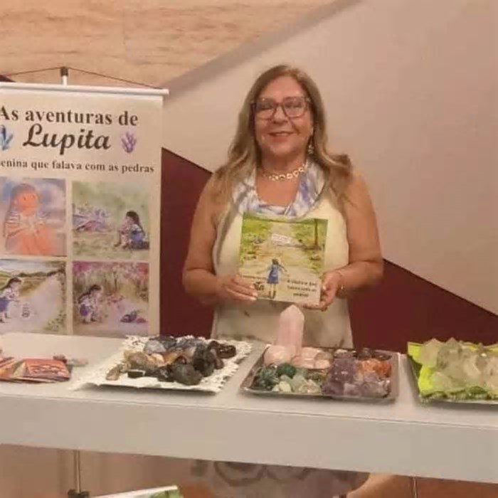 Livro infantil ensina sobre imersão cristalina