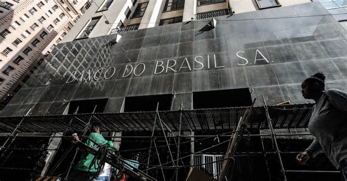 Um dos maiores prédios do centro de SP está em obras. Veja como é restauro desse ícone desconhecido