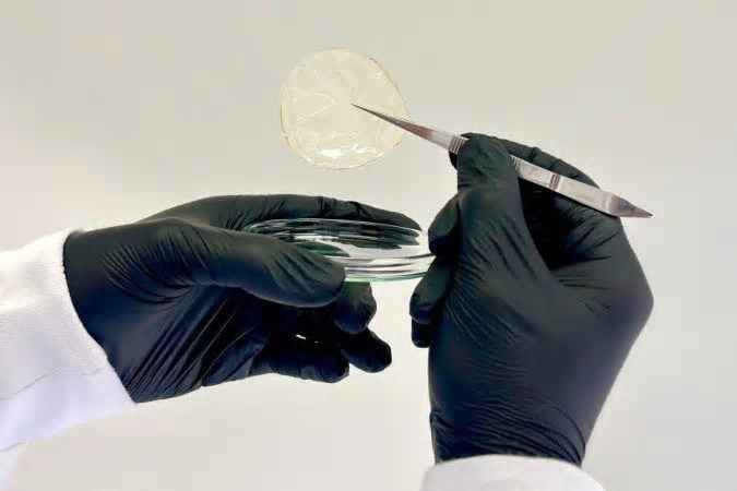Cientistas criam curativo que libera medicamento aos poucos