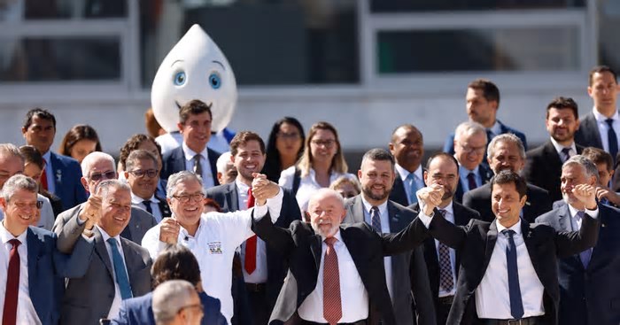 Lula relança programa e tenta alavancar acesso a especialistas com parcerias com o setor privado
