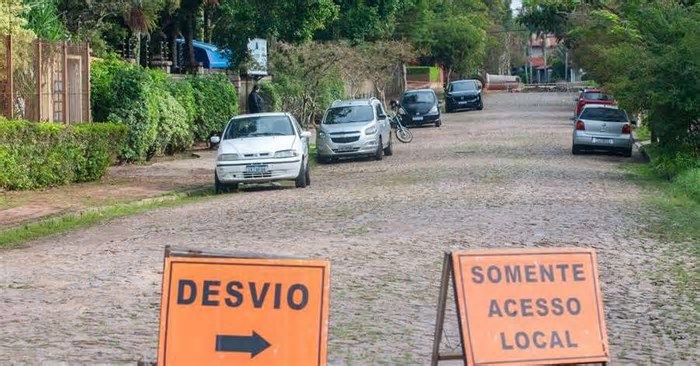 Água escoa um dia após temporal, mas moradores do bairro Ipanema relatam “pânico” por novas enchentes