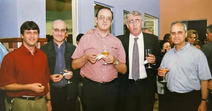 Foto do papa Leão XIV bebendo cerveja no Brasil viraliza; entenda a história