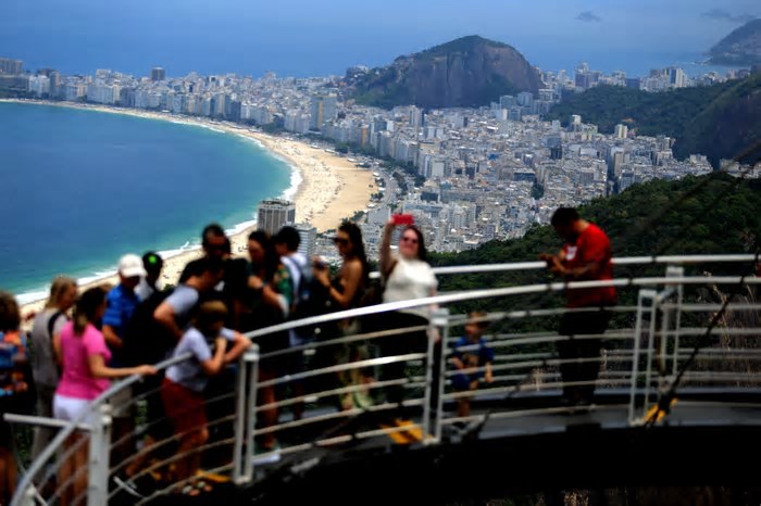 RJ recebe 900 mil turistas internacionais em 4 meses e atinge metade da meta para 2025