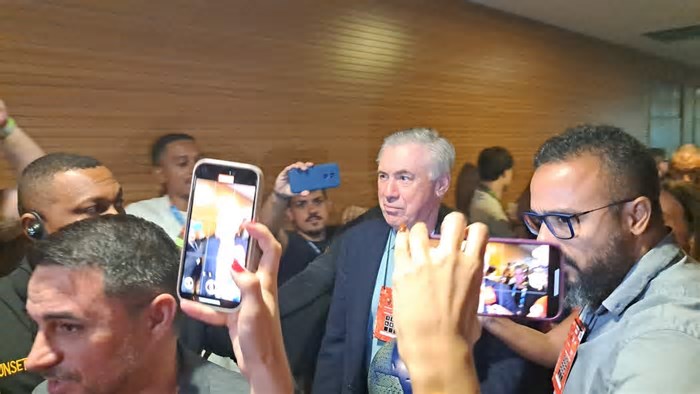 Ancelotti marca presença no Maracanã para assistir ao jogo do Flamengo na Libertadores; veja vídeo