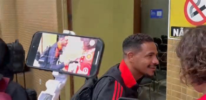 Veja imagens da chegada do Inter em Florianópolis para encarar o Maracanã