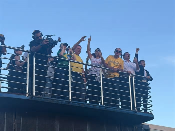 Bolsonaro reúne apoiadores em Brasília em ato pela anistia de condenados pelo 8 de janeiro