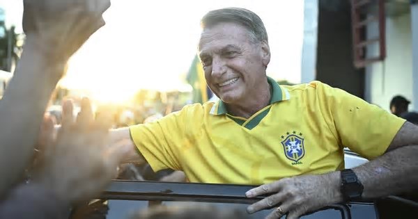 Ato de Bolsonaro por anistia reúne 4 mil pessoas em Brasília, diz monitor da USP