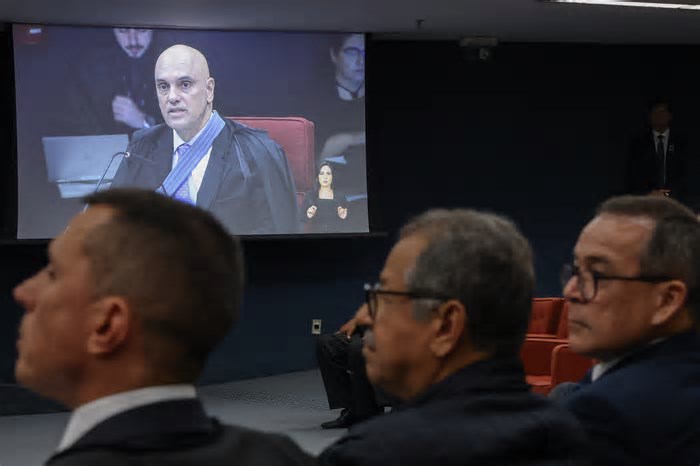 Moraes agenda para maio e junho os depoimentos de testemunhas na ação contra Bolsonaro e aliados