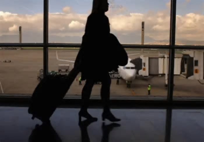 Turistas estrangeiros movimentam US$ 2,4 bilhões e batem recorde