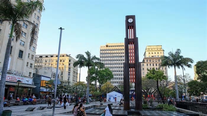 Às vésperas dos 300 anos de Fortaleza, Praça do Ferreira é um retrato do abandono