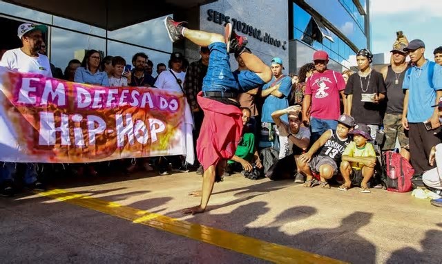 Podem participar pessoas jurídicas e microempreendedores individuais cujo objeto social seja voltado à atividade cultural.